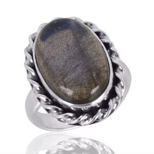 Handcrafted Labradorite sterling silver ring with vintage boho design and natural gemstone main view